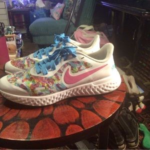 Nike youth or women’s rabbit and the turtle running shoes